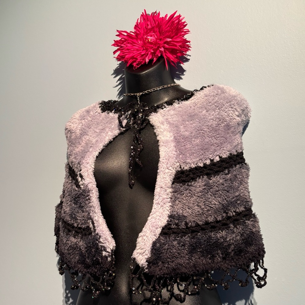 Faux Fur Black and Grey Hand Knitted Capelet - Picture 5 of 9